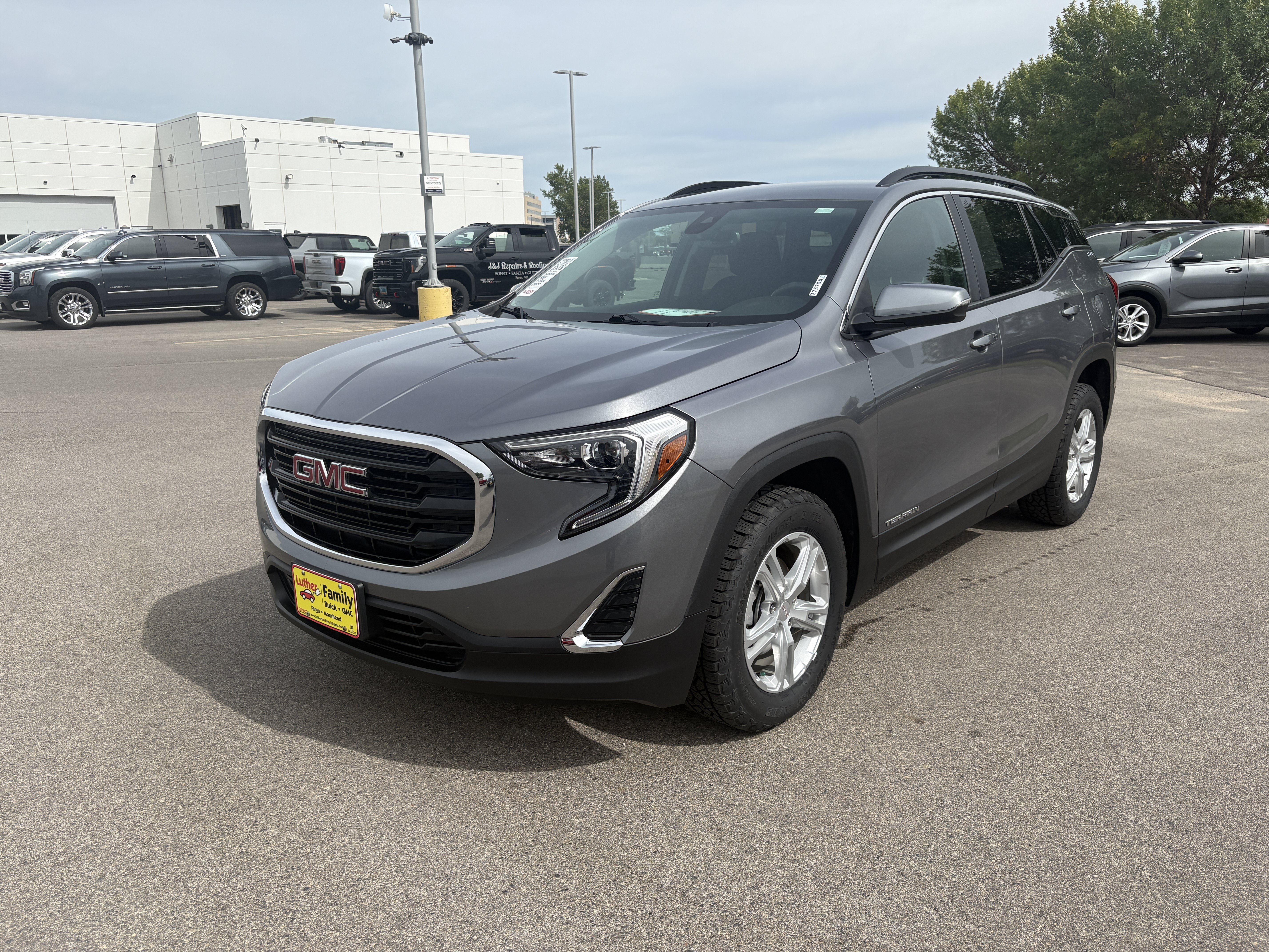 Used 2021 GMC Terrain SLE w/ Driver Convenience Package AWD/4WD image 2