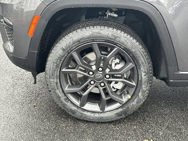 New 2025 Jeep Grand Cherokee Limited w/ Trailer Tow Package image 12