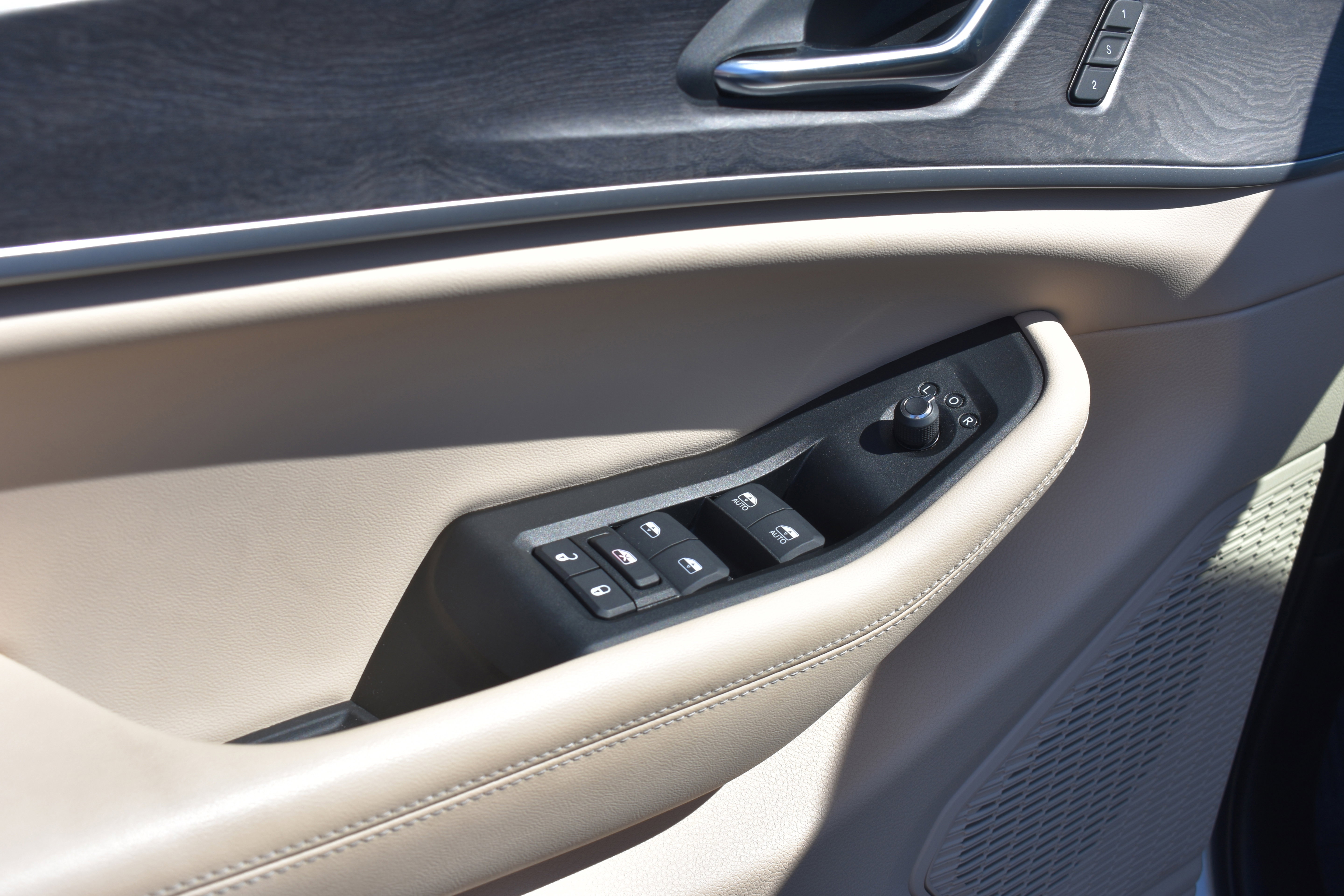 Used 2025 Jeep Grand Cherokee Limited w/ Luxury Tech Group II image 25