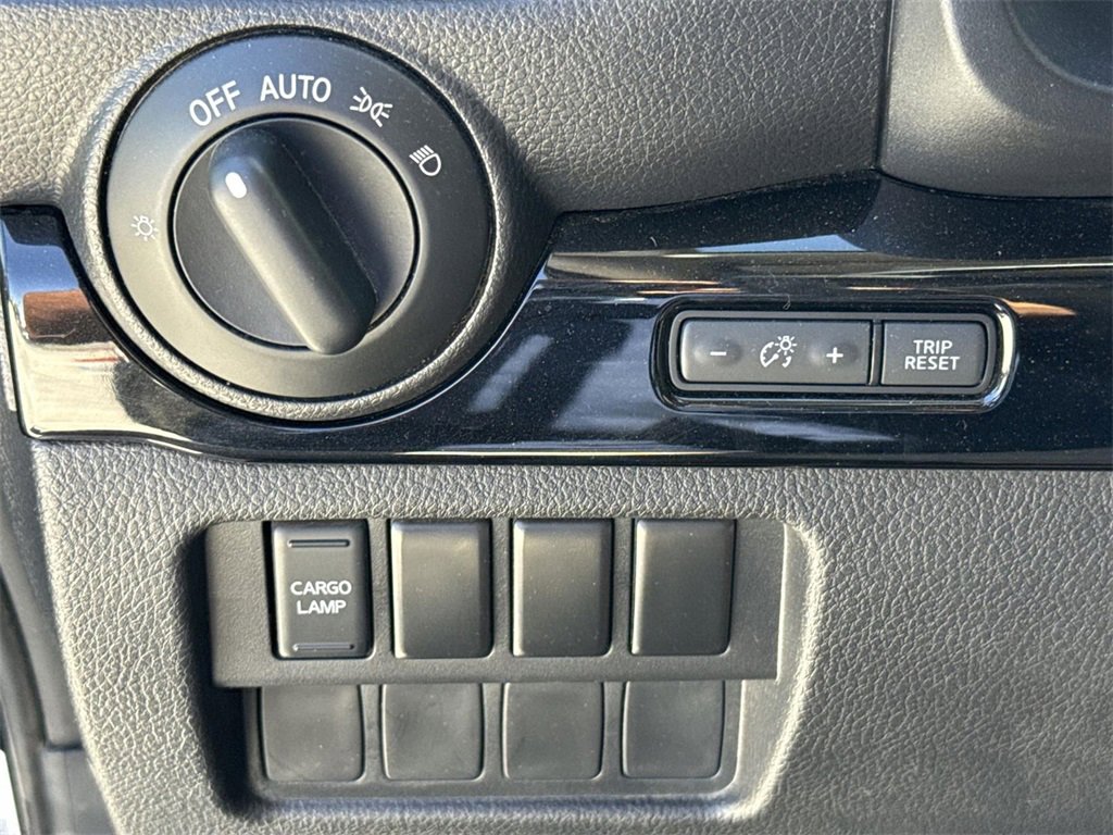 Used 2023 Nissan Titan SV image 16