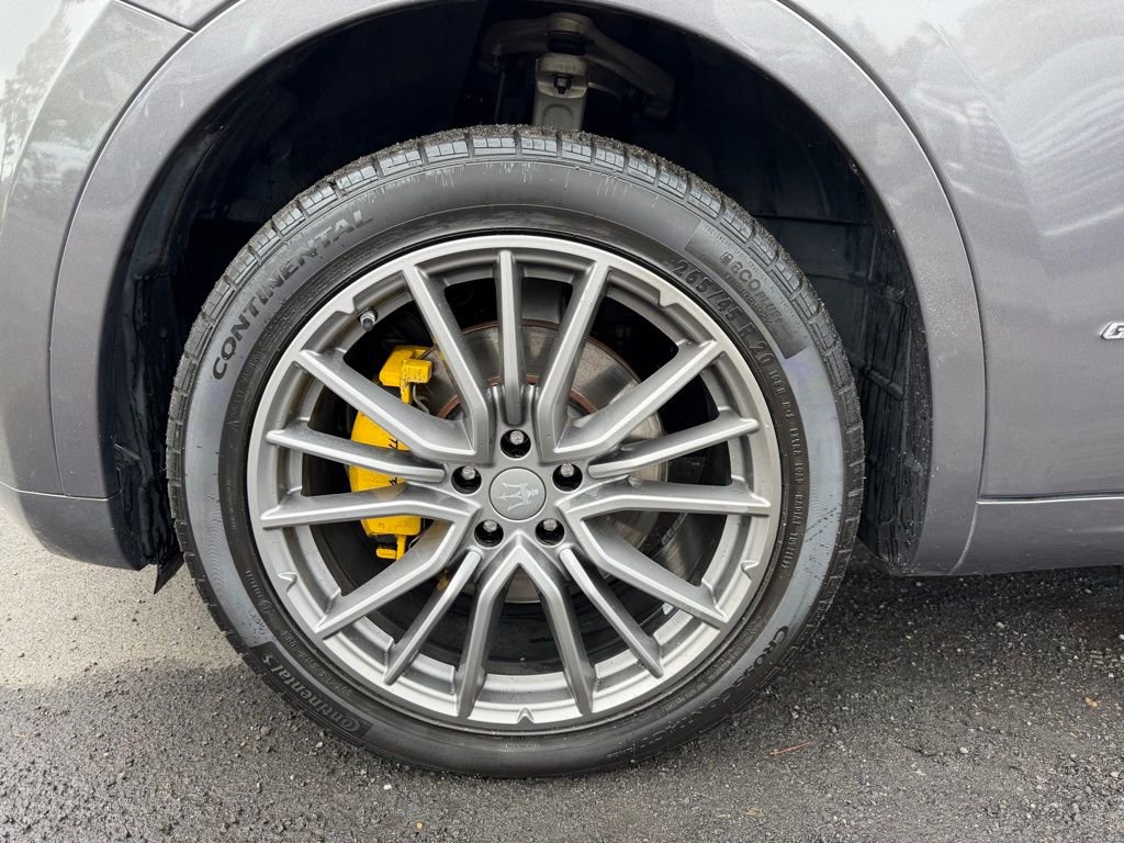 Used 2019 Maserati Levante GranLusso AWD/4WD image 9