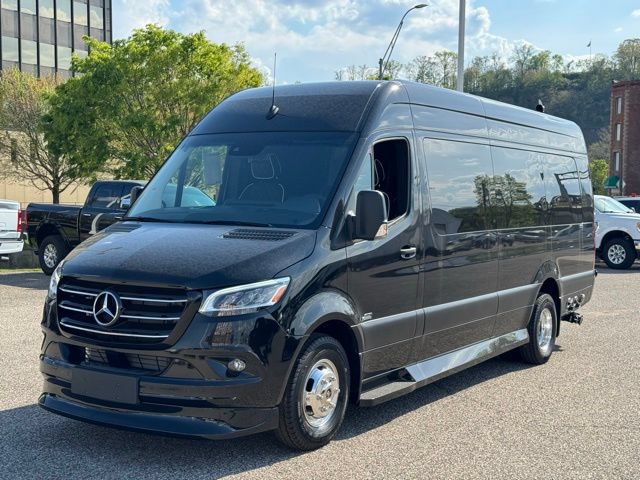 Used 2024 Mercedes-Benz Sprinter 3500 image 2