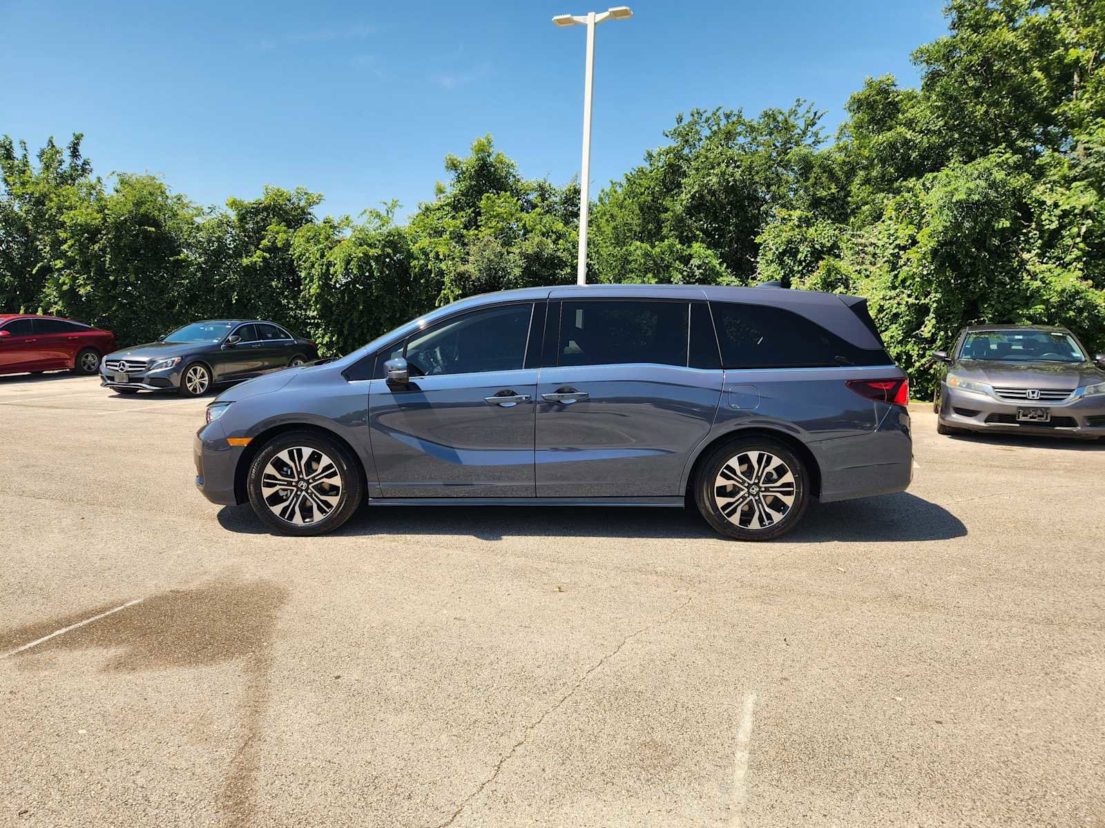 Used 2026 Honda Odyssey Elite image 4