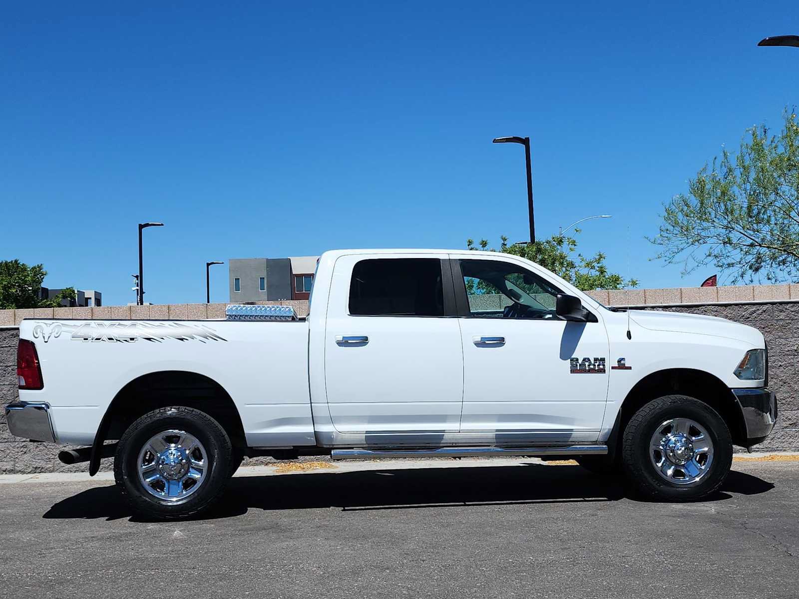 Used 2016 RAM 2500 SLT AWD/4WD image 9