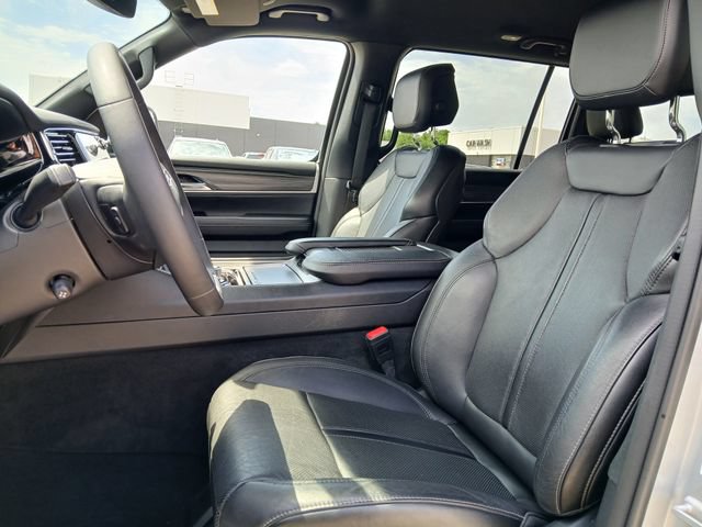 Used 2023 Jeep Wagoneer Series III w/ Preferred Equipment Group AWD/4WD image 13