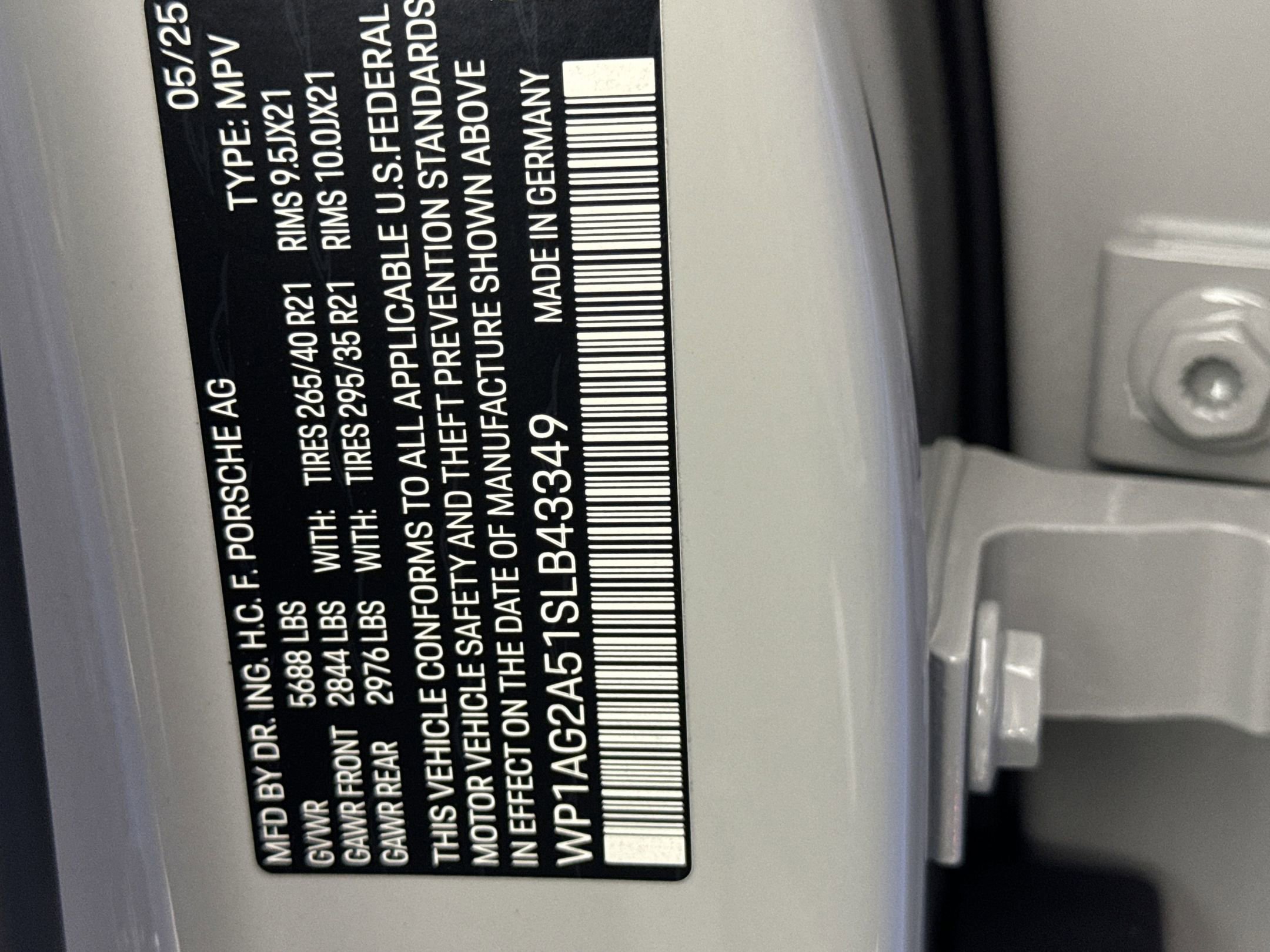 Certified 2025 Porsche Macan S image 31