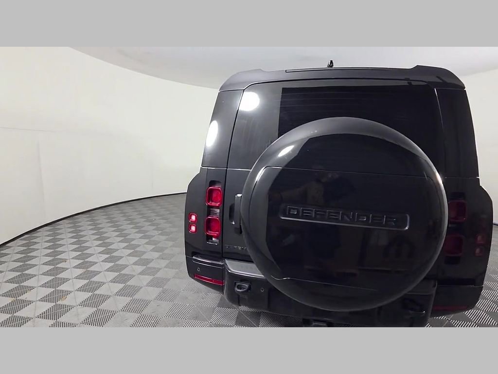 Used 2025 Land Rover Defender 130 X-Dynamic SE image 44