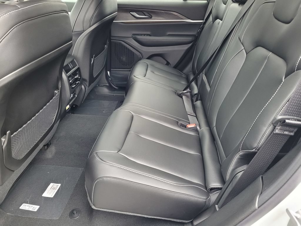 New 2025 Jeep Grand Cherokee Limited w/ Black Appearance Package AWD/4WD image 4