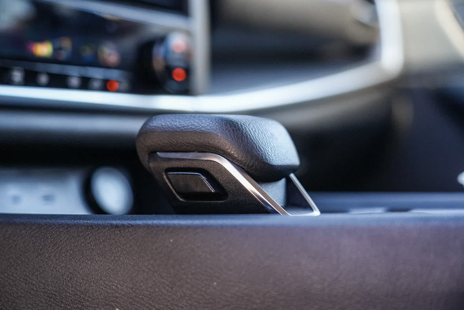 Used 2023 Nissan Rogue SV FWD image 25