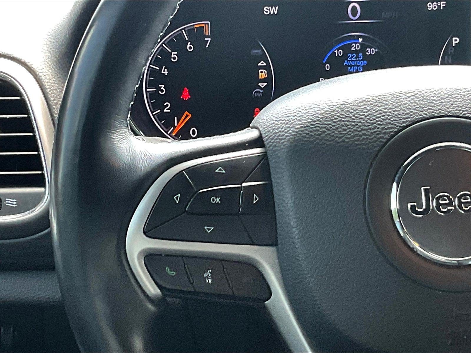 Used 2021 Jeep Grand Cherokee Laredo X AWD/4WD image 12