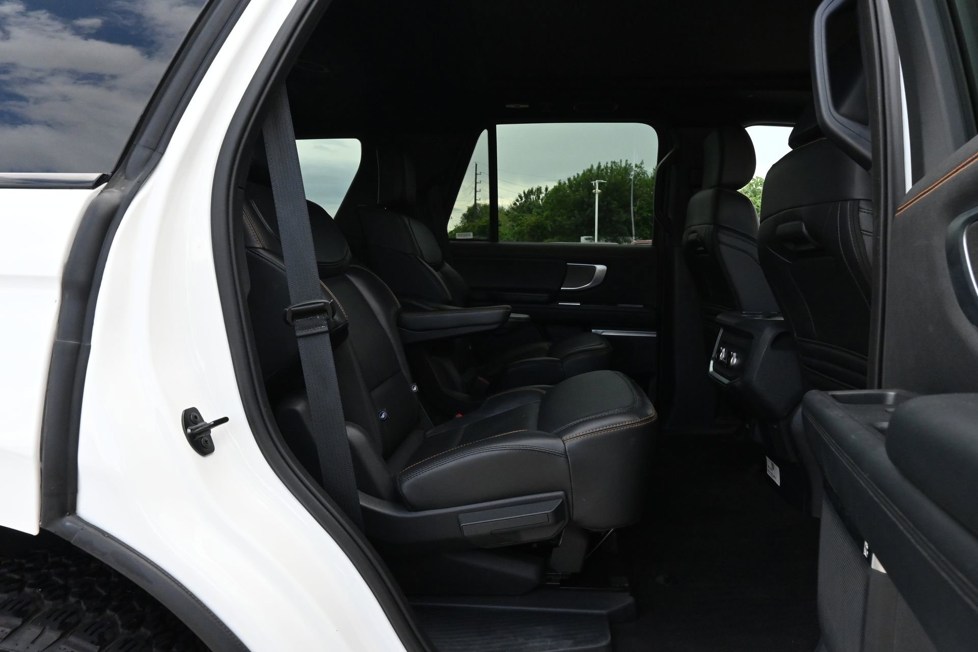 Used 2025 Ford Expedition Tremor AWD/4WD image 23