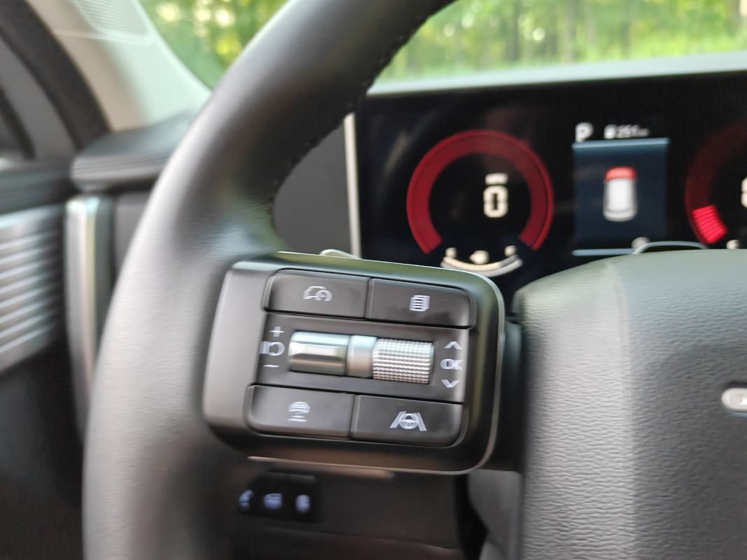 Used 2025 Hyundai Santa Fe SEL AWD/4WD image 43