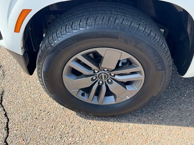 Used 2025 Nissan Frontier SV RWD image 7