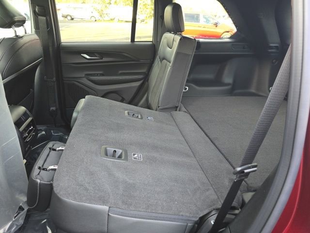 New 2025 Jeep Grand Cherokee Altitude image 22