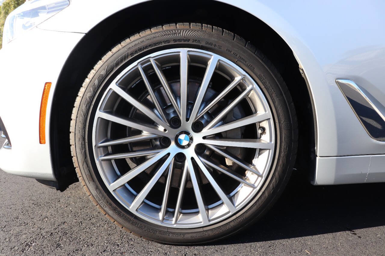 Used 2017 BMW 530i RWD image 9