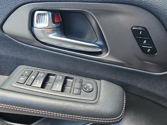 Used 2025 Chrysler Pacifica Select FWD image 25