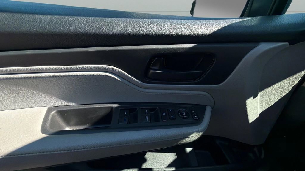 Used 2018 Honda Odyssey LX image 27