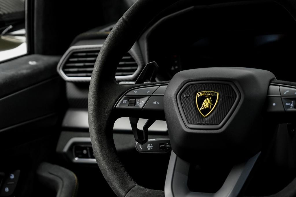 Used 2023 Lamborghini Urus Performante AWD/4WD image 17