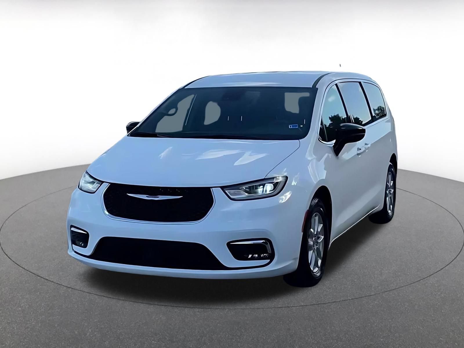 Used 2025 Chrysler Pacifica Select FWD image 6