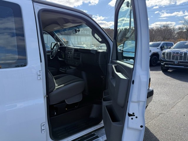 Used 2023 GMC Savana 2500 w/ Driver Convenience Package image 10