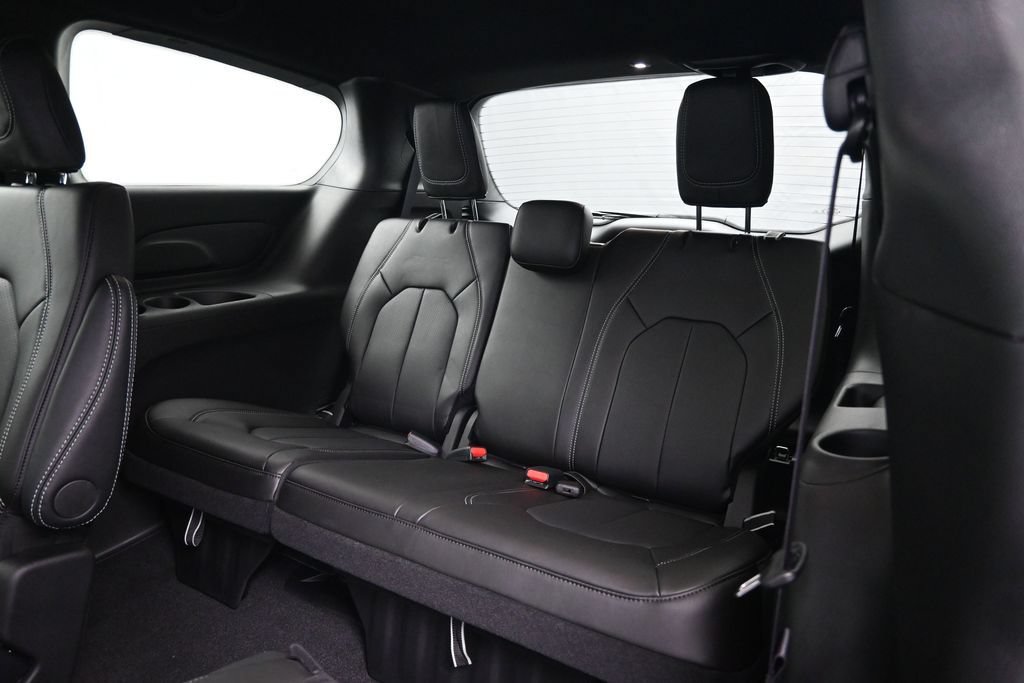 New 2027 Chrysler Pacifica Select FWD image 23