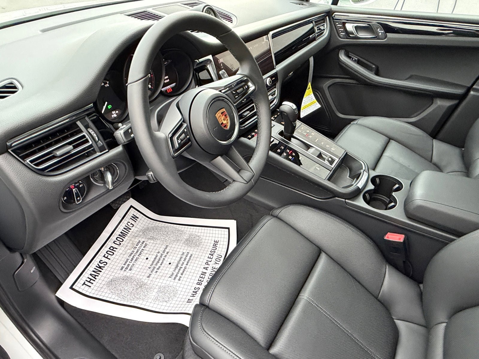 New 2026 Porsche Macan AWD/4WD image 4