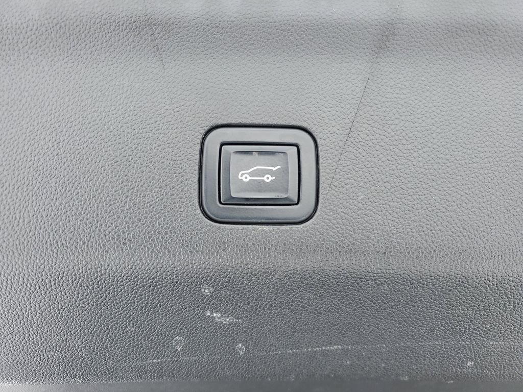 Used 2023 Chevrolet Suburban High Country image 37