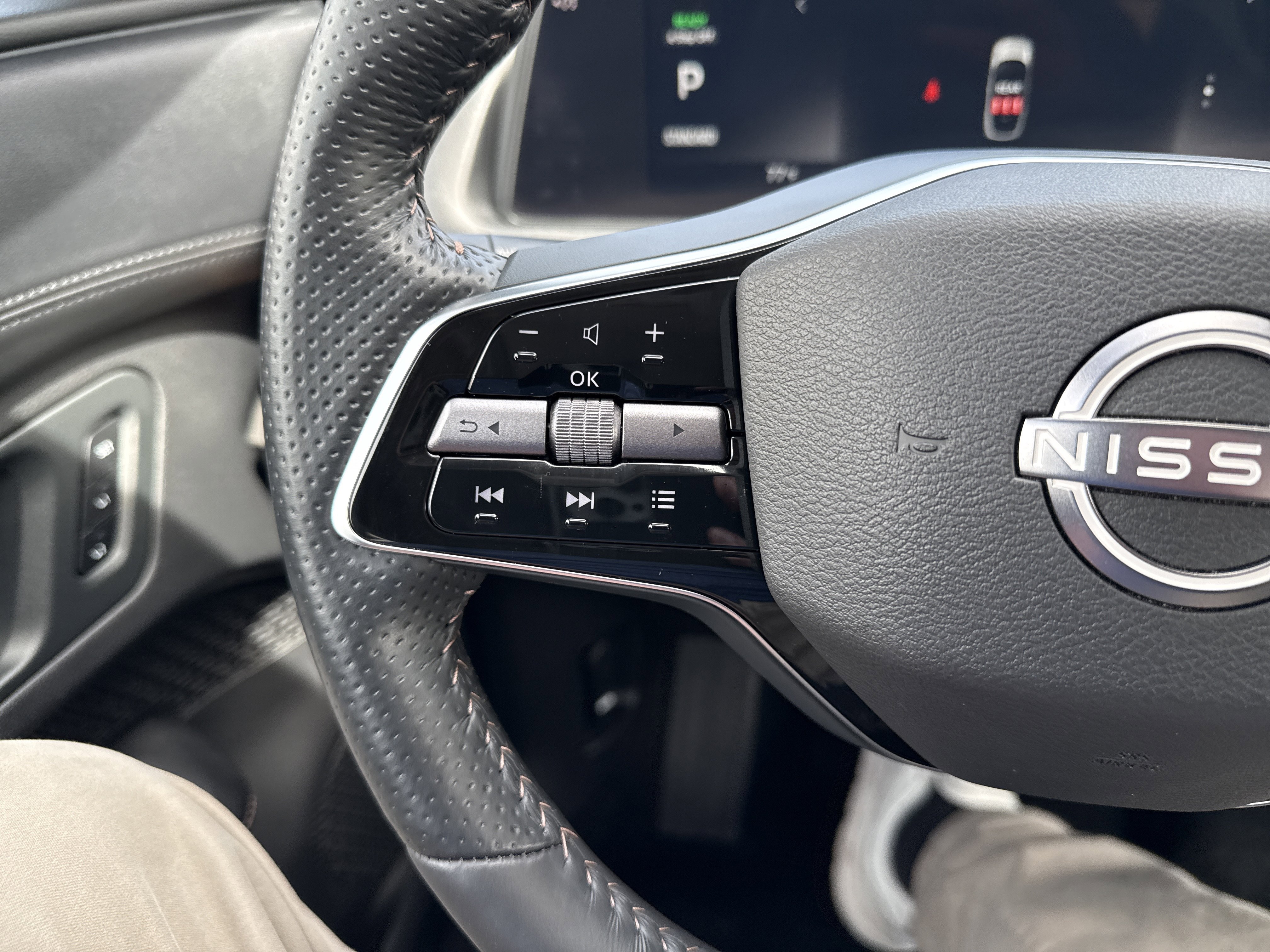 Certified 2025 Nissan Ariya AWD image 27