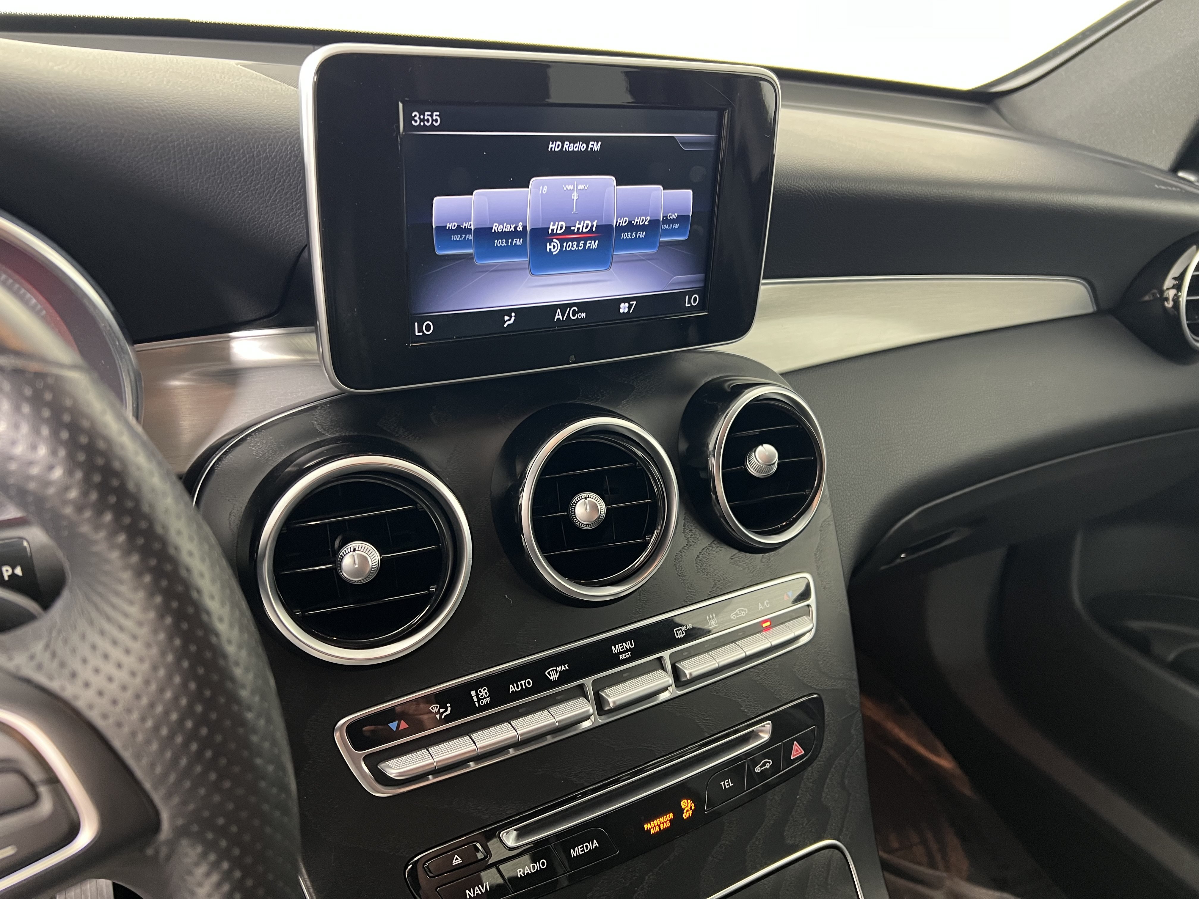 Used 2019 Mercedes-Benz GLC 350e 4MATIC image 30