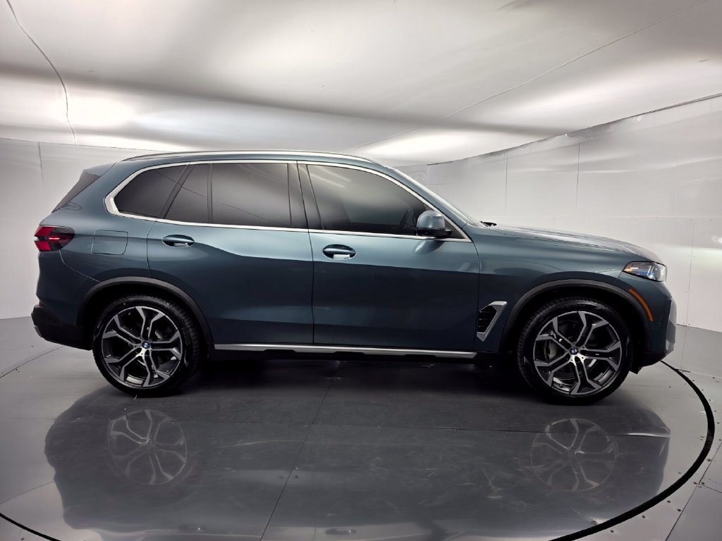Certified 2024 BMW X5 xDrive40i w/ Premium Package AWD/4WD image 3