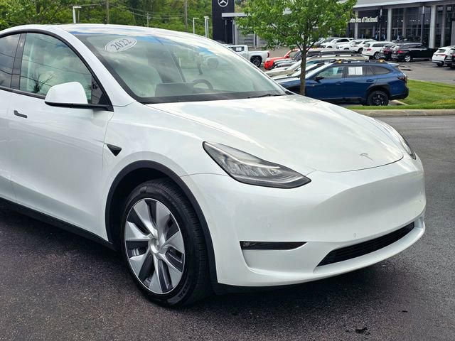Used 2022 Tesla Model Y Long Range AWD/4WD image 2