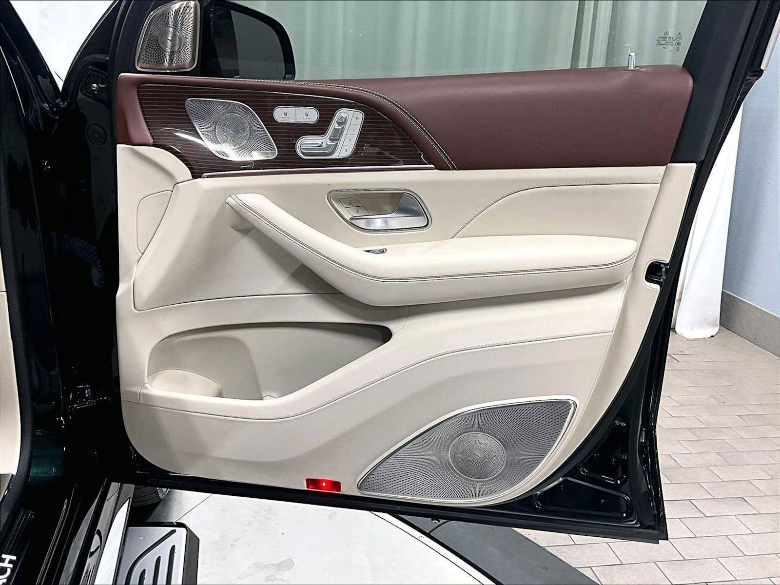 Used 2021 Mercedes-Benz Maybach GLS 600 4MATIC image 29