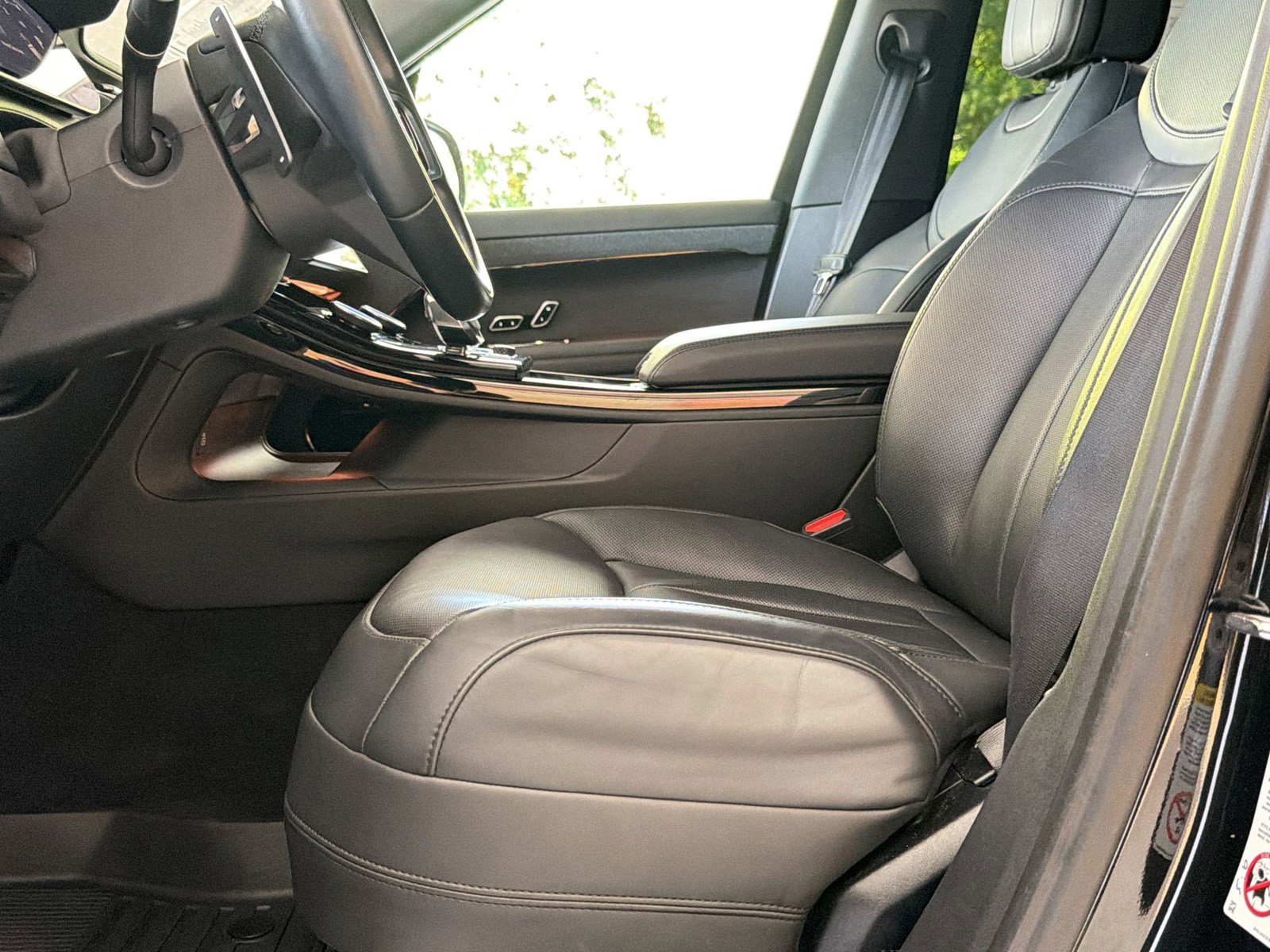 Used 2023 Land Rover Range Rover Sport SE AWD/4WD image 5