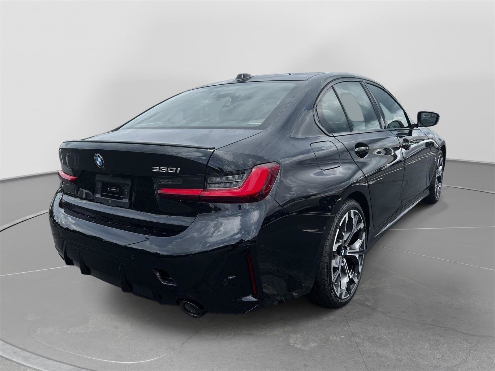 New 2026 BMW 330i Sedan w/ M Sport Package RWD image 5
