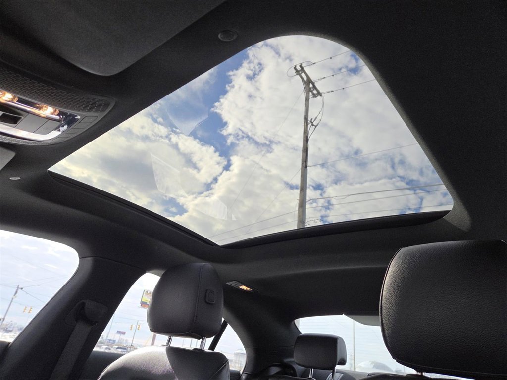 Used 2023 Mercedes-Benz CLA 250 4MATIC image 3