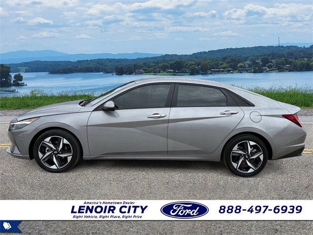 Used 2023 Hyundai Elantra SEL w/ Convenience Package image 4