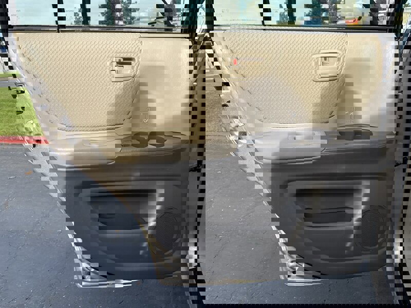 Used 2005 Toyota Highlander 2WD image 30