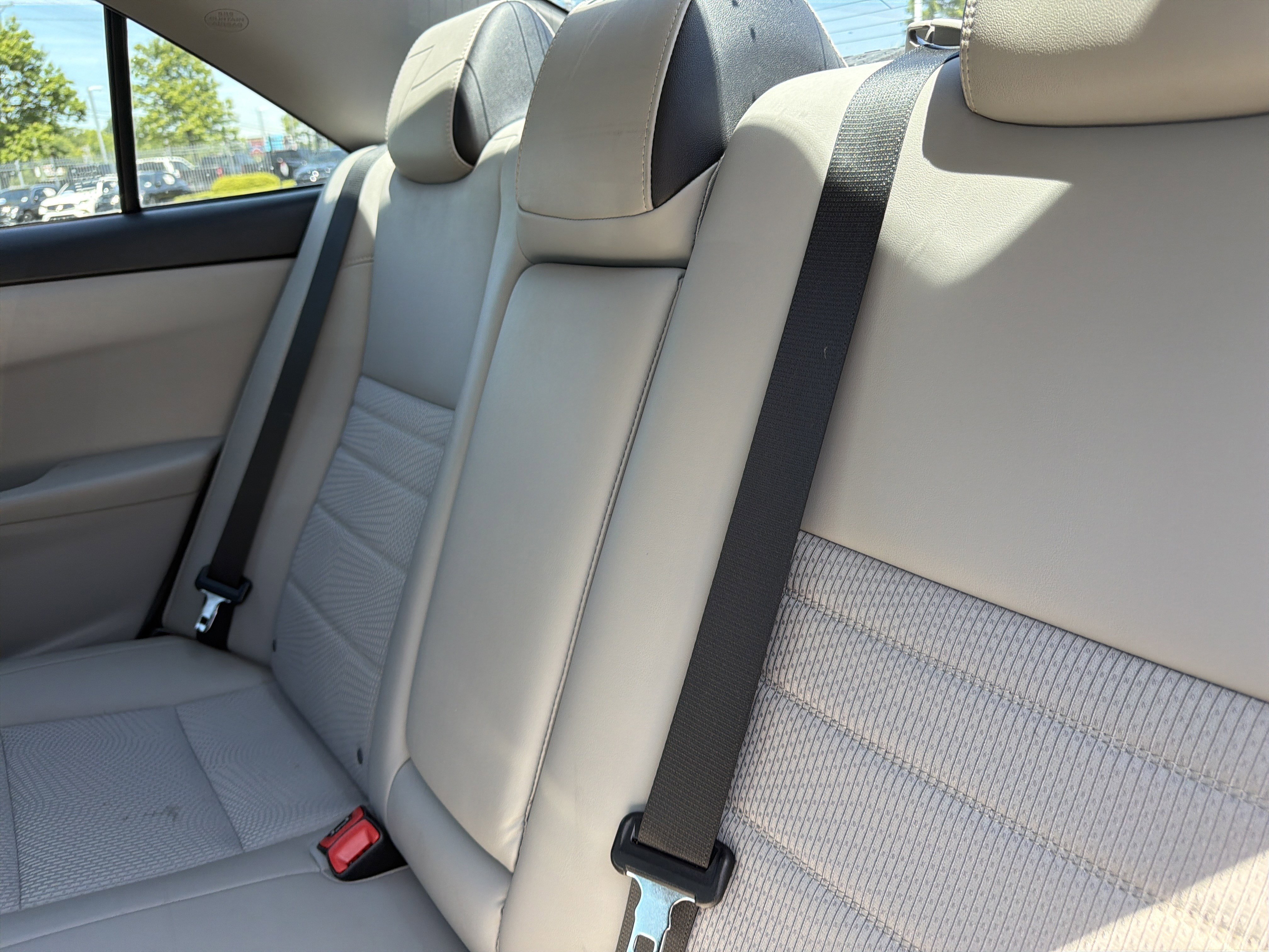Used 2017 Toyota Camry SE w/ Moonroof Package FWD image 33
