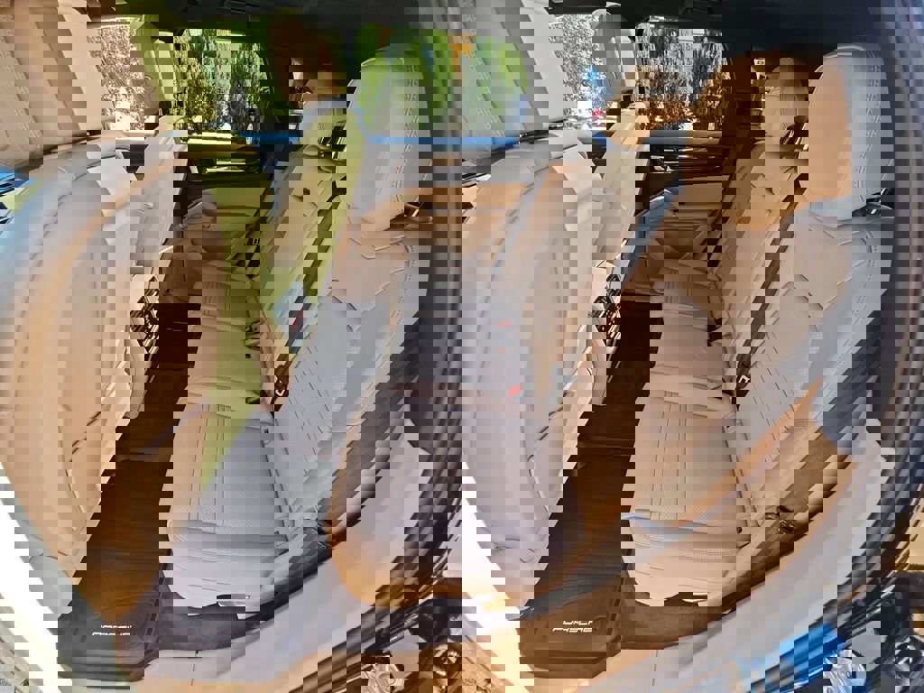 Used 2020 Porsche Cayenne image 19