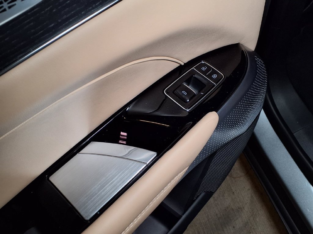 New 2026 Cadillac Lyriq Signature Sport w/ Nappa Leather Package RWD image 11