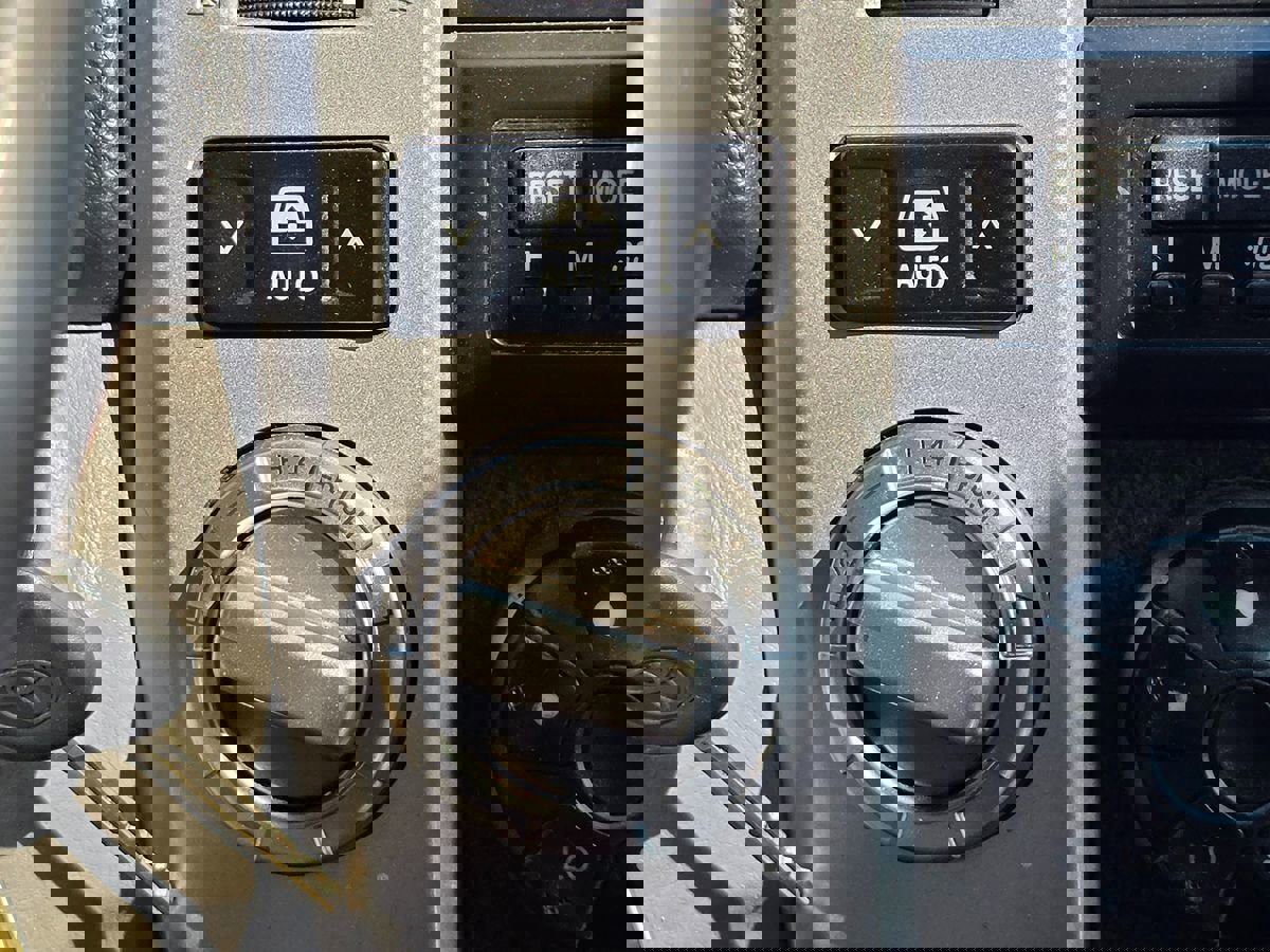 Used 2005 Toyota 4Runner Limited image 36