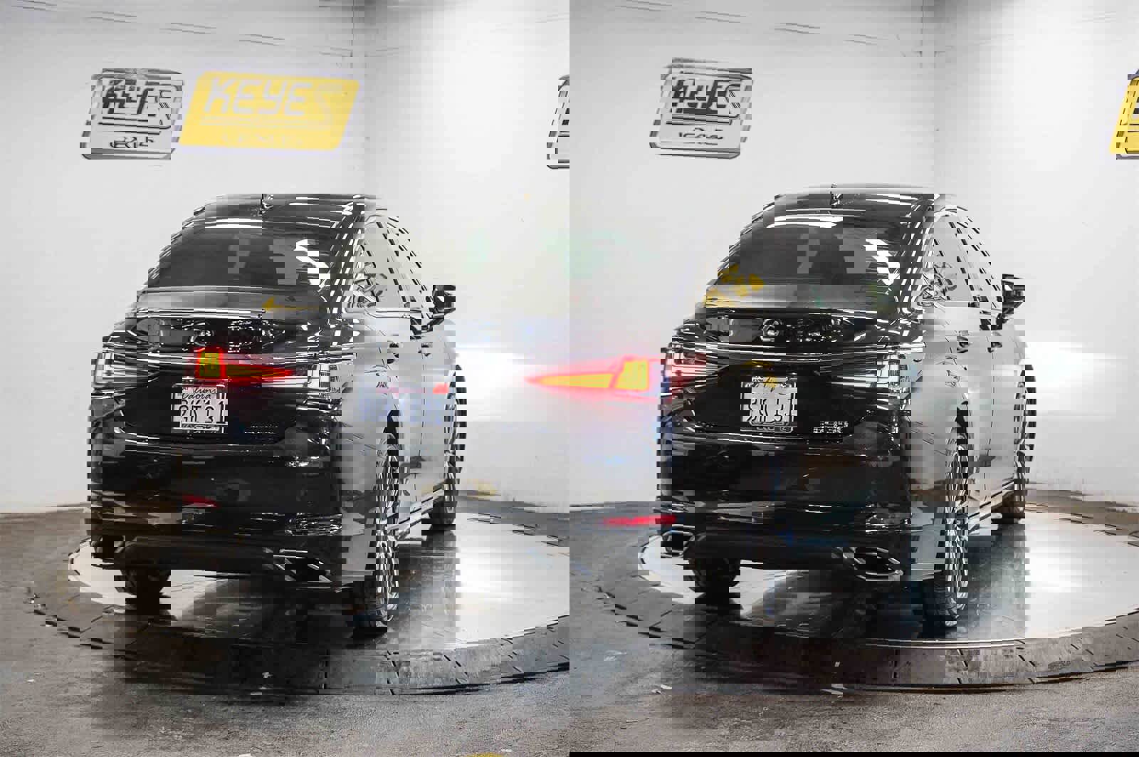 Used 2023 Lexus ES 350 w/ Premium Package image 4