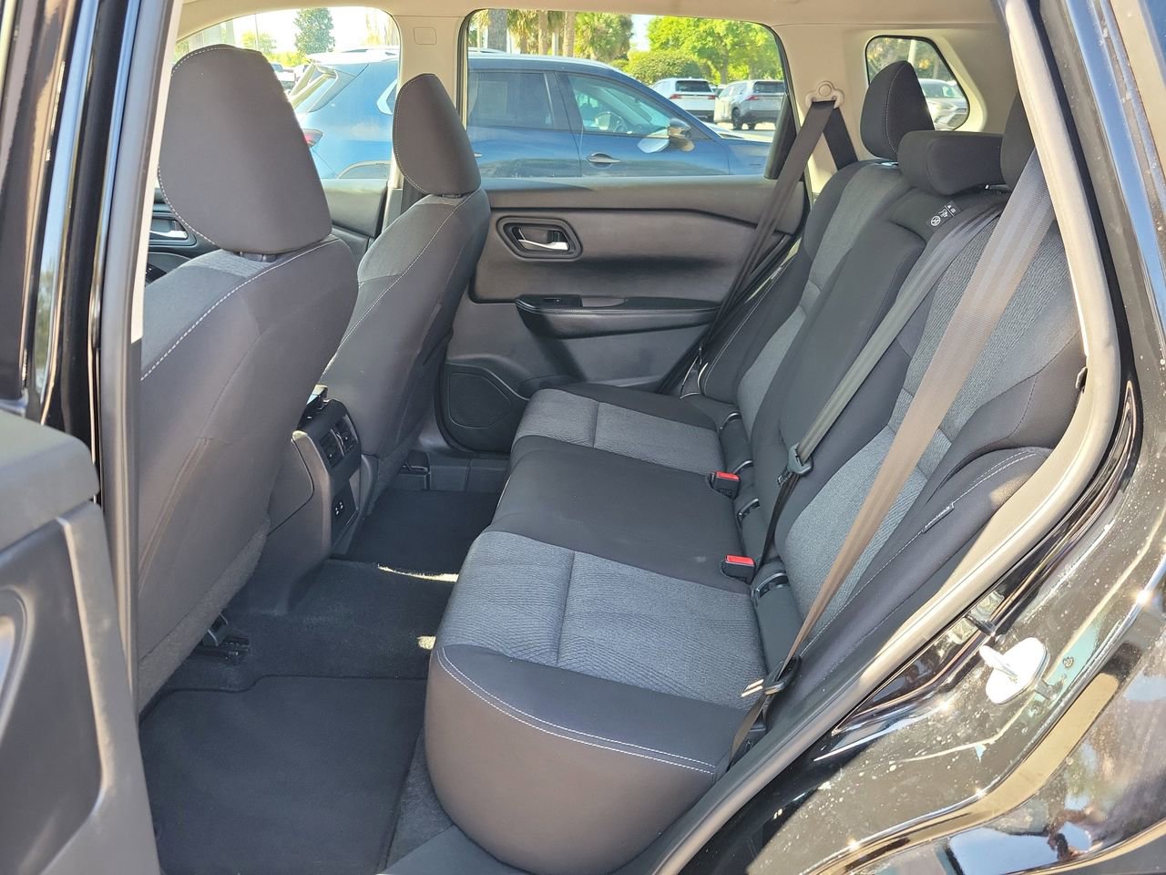 Used 2025 Nissan Rogue SV image 10