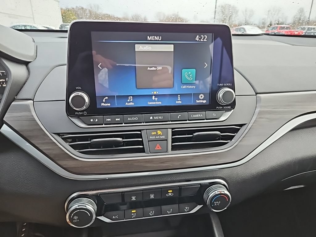 Used 2024 Nissan Altima 2.5 SV FWD image 15