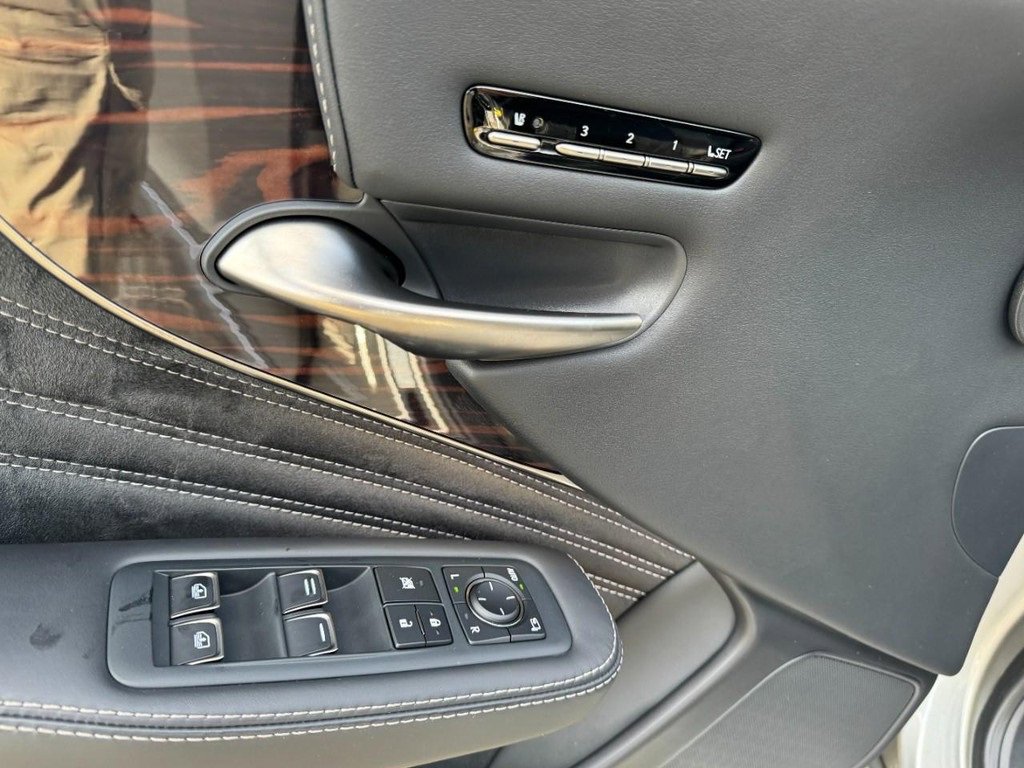 Used 2018 Lexus LS 500 AWD image 16