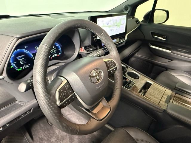 Used 2025 Toyota Sienna Platinum image 63