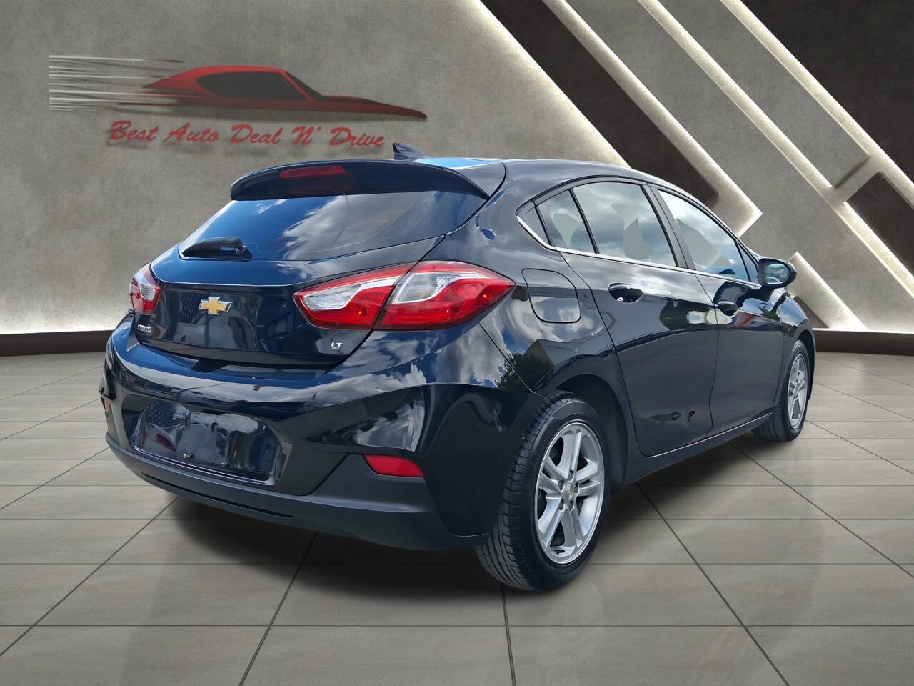 Used 2017 Chevrolet Cruze LT w/ Convenience Package image 4