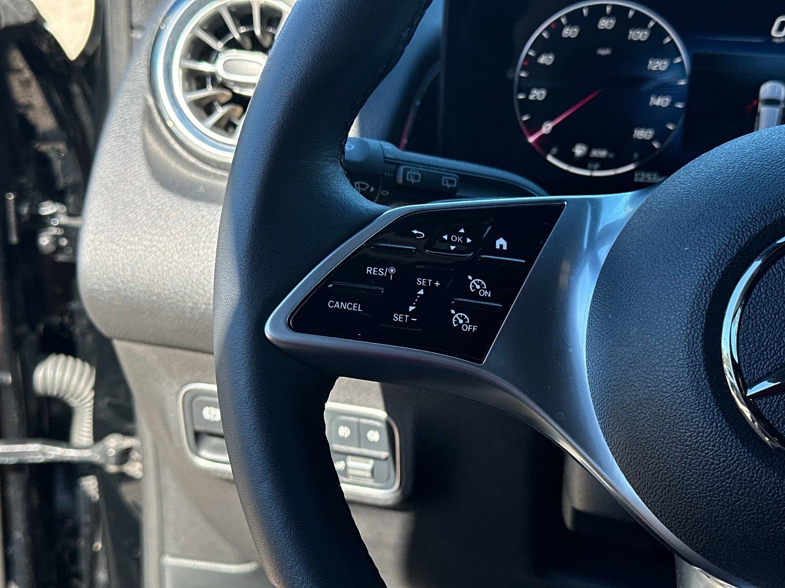 Certified 2025 Mercedes-Benz GLB 250 image 27