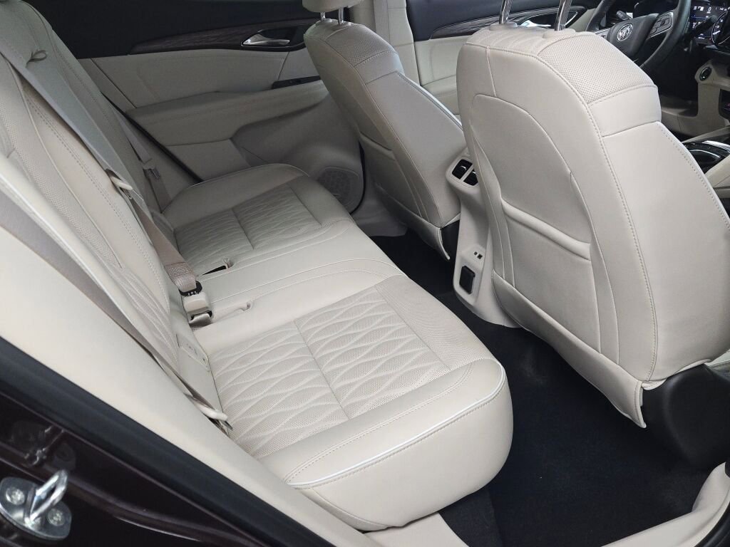 Used 2023 Buick Envision Avenir image 11