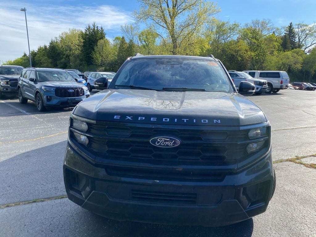 Used 2025 Ford Expedition Max Active AWD/4WD image 5